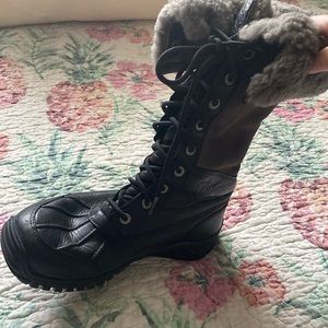 Women’s Ugg snow boots size 71/2